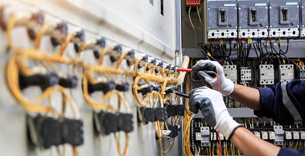 Professional Electrician technician working in Sunray, TX